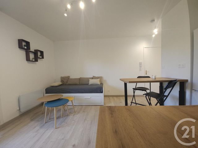 Appartement Studio &agrave; louer - 1 pi&egrave;ce - 24,40 m2 - Brie Comte Robert - 77 - ILE-DE-FRANCE