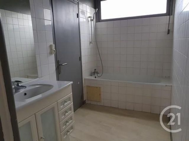 Appartement F4 &agrave; louer - 4 pi&egrave;ces - 63,19 m2 - Brie Comte Robert - 77 - ILE-DE-FRANCE