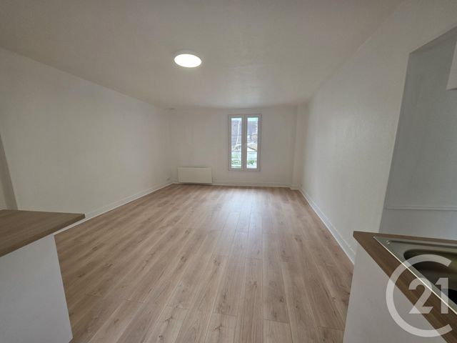 Appartement Studio &agrave; louer - 1 pi&egrave;ce - 27,35 m2 - Brie Comte Robert - 77 - ILE-DE-FRANCE