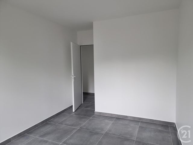 Appartement F3 &agrave; louer - 3 pi&egrave;ces - 65,28 m2 - Fontenay Tresigny - 77 - ILE-DE-FRANCE