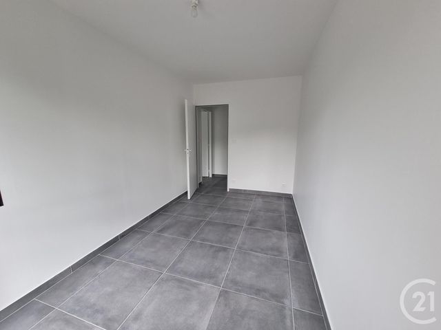 Appartement F3 &agrave; louer - 3 pi&egrave;ces - 65,28 m2 - Fontenay Tresigny - 77 - ILE-DE-FRANCE