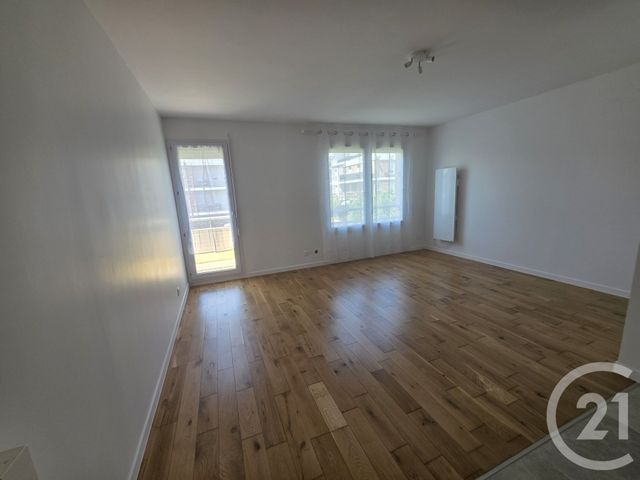Appartement F1 &agrave; louer - 1 pi&egrave;ce - 28,13 m2 - Brie Comte Robert - 77 - ILE-DE-FRANCE