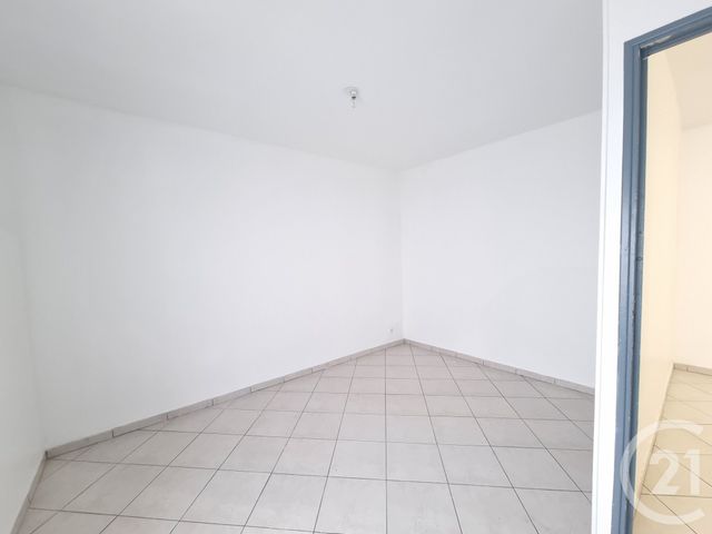 Appartement F2 &agrave; louer - 2 pi&egrave;ces - 32,88 m2 - Brie Comte Robert - 77 - ILE-DE-FRANCE