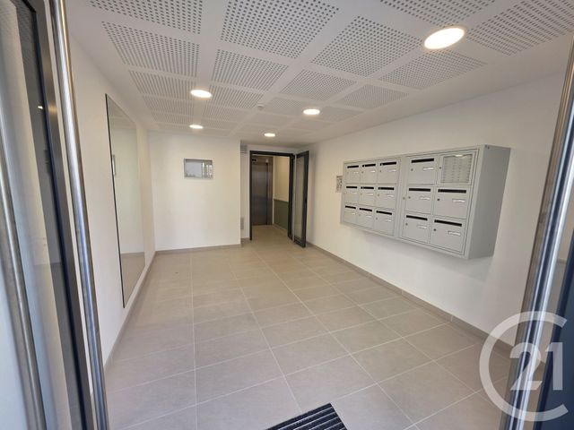 Appartement F3 &agrave; louer - 3 pi&egrave;ces - 63,73 m2 - Brie Comte Robert - 77 - ILE-DE-FRANCE