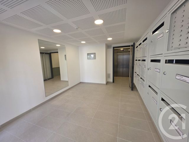 Appartement F3 &agrave; louer - 3 pi&egrave;ces - 63,73 m2 - Brie Comte Robert - 77 - ILE-DE-FRANCE