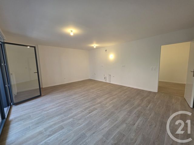 Appartement F3 &agrave; louer - 3 pi&egrave;ces - 63,73 m2 - Brie Comte Robert - 77 - ILE-DE-FRANCE