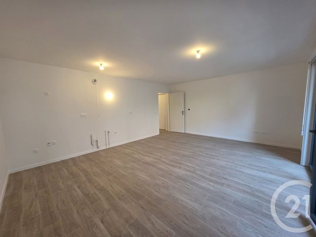 Appartement F3 &agrave; louer - 3 pi&egrave;ces - 63,73 m2 - Brie Comte Robert - 77 - ILE-DE-FRANCE
