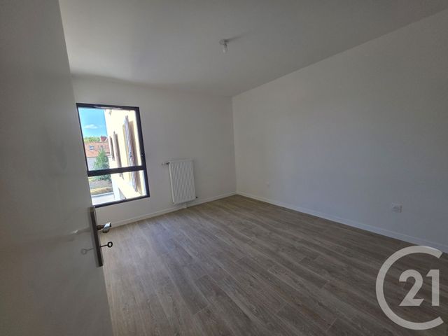Appartement F3 &agrave; louer - 3 pi&egrave;ces - 63,73 m2 - Brie Comte Robert - 77 - ILE-DE-FRANCE