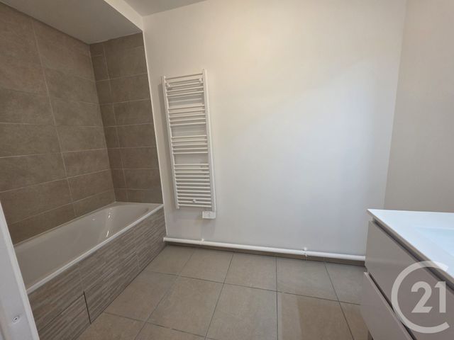 Appartement F3 &agrave; louer - 3 pi&egrave;ces - 63,73 m2 - Brie Comte Robert - 77 - ILE-DE-FRANCE