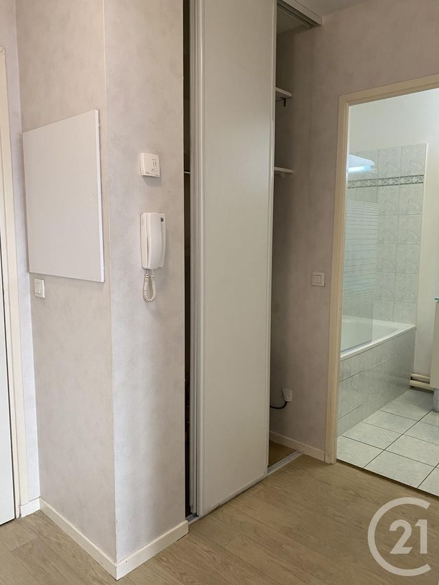Appartement F1 &agrave; louer - 1 pi&egrave;ce - 26,70 m2 - Brie Comte Robert - 77 - ILE-DE-FRANCE