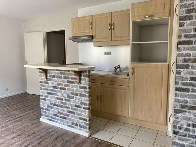 Appartement F1 &agrave; louer - 1 pi&egrave;ce - 26,70 m2 - Brie Comte Robert - 77 - ILE-DE-FRANCE