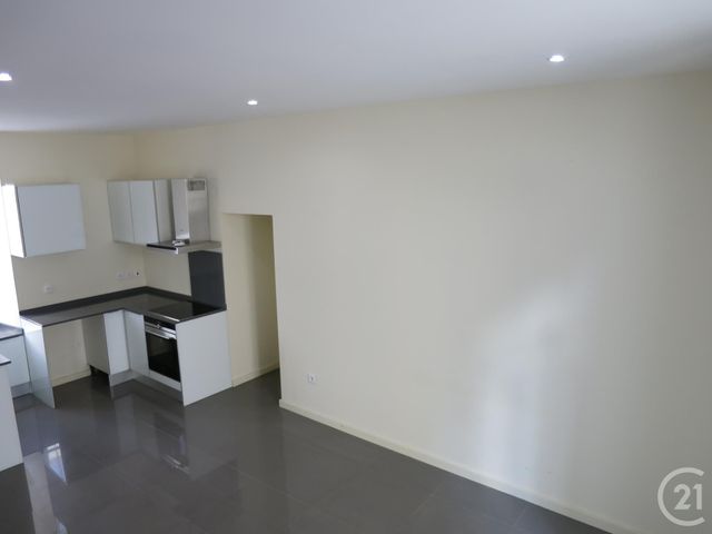 Appartement F3 &agrave; louer - 3 pi&egrave;ces - 50,45 m2 - Brie Comte Robert - 77 - ILE-DE-FRANCE