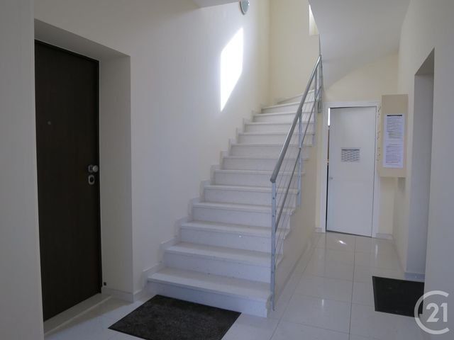 Appartement F3 &agrave; louer - 3 pi&egrave;ces - 50,45 m2 - Brie Comte Robert - 77 - ILE-DE-FRANCE