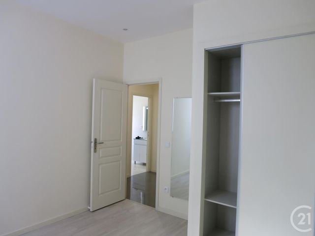 Appartement F3 &agrave; louer - 3 pi&egrave;ces - 50,45 m2 - Brie Comte Robert - 77 - ILE-DE-FRANCE