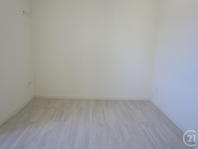 Appartement F3 &agrave; louer - 3 pi&egrave;ces - 50,45 m2 - Brie Comte Robert - 77 - ILE-DE-FRANCE