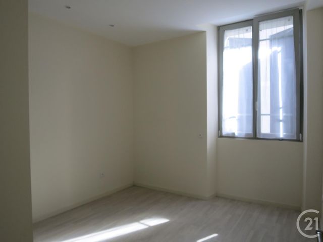 Appartement F3 &agrave; louer - 3 pi&egrave;ces - 50,45 m2 - Brie Comte Robert - 77 - ILE-DE-FRANCE