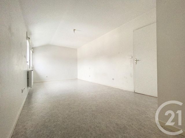 Appartement T4 à louer - 4 pièces - 108 m2 - Sarry - 51 - CHAMPAGNE-ARDENNE