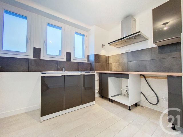 Appartement F4 &agrave; louer - 4 pi&egrave;ces - 64,68 m2 - Chalons En Champagne - 51 - CHAMPAGNE-ARDENNE