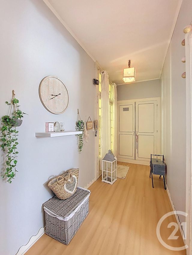 Afficher la photo en grand Appartement F3 à vendre - 3 pièces - 76 m2 - Vittel - 88 - LORRAINE