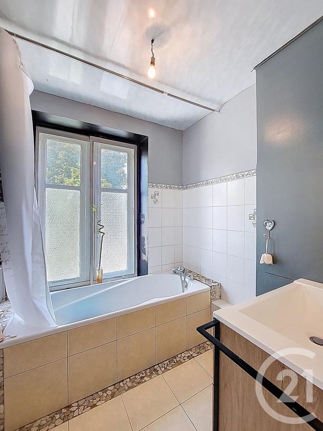 Afficher la photo en grand Appartement F3 à vendre - 3 pièces - 76 m2 - Vittel - 88 - LORRAINE
