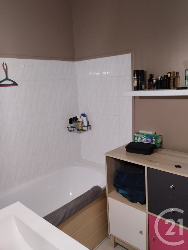 Appartement F4 &agrave; louer - 4 pi&egrave;ces - 74,90 m2 - Vittel - 88 - LORRAINE