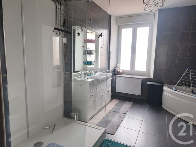 Appartement F5 &agrave; louer - 5 pi&egrave;ces - 127 m2 - Vittel - 88 - LORRAINE