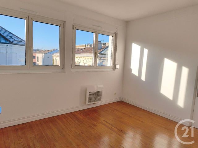 Appartement F4 &agrave; louer - 4 pi&egrave;ces - 78 m2 - Vittel - 88 - LORRAINE