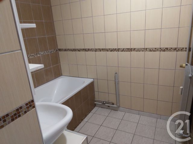 Appartement F4 &agrave; louer - 4 pi&egrave;ces - 75 m2 - Vittel - 88 - LORRAINE