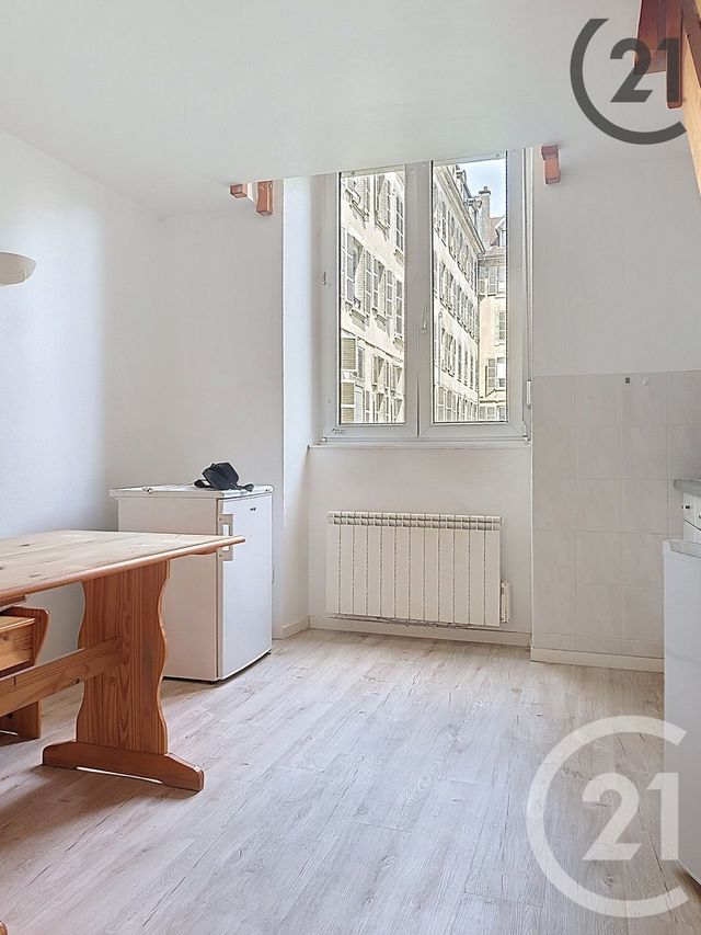Appartement F1 &agrave; louer - 1 pi&egrave;ce - 23,60 m2 - Vittel - 88 - LORRAINE