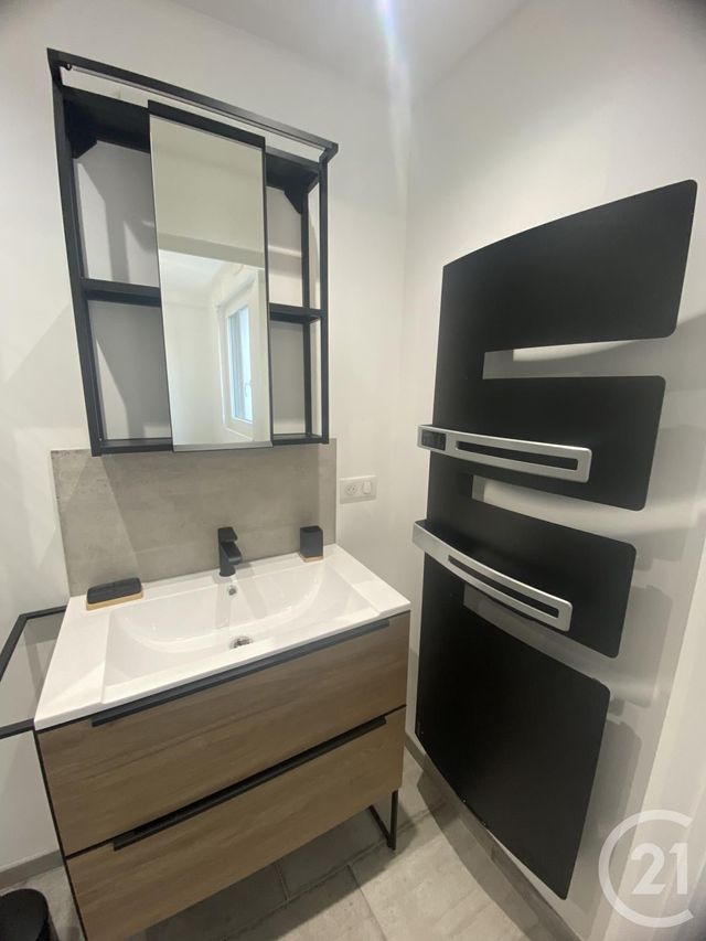 Appartement F2 &agrave; louer - 2 pi&egrave;ces - 42,55 m2 - Vittel - 88 - LORRAINE