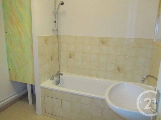 Appartement F3 &agrave; louer - 3 pi&egrave;ces - 60 m2 - Mirecourt - 88 - LORRAINE