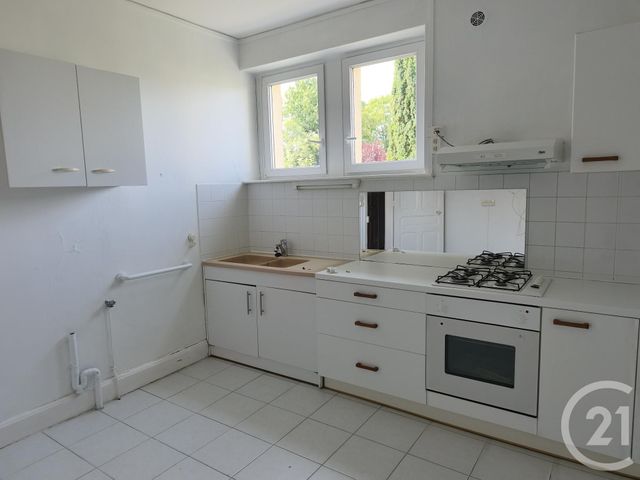 Maison &agrave; louer - 5 pi&egrave;ces - 103 m2 - Vittel - 88 - LORRAINE
