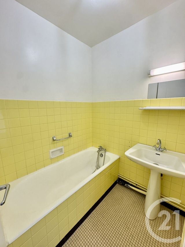 Appartement Studio à vendre - 1 pièce - 28,40 m2 - Fontainebleau - 77 - ILE-DE-FRANCE