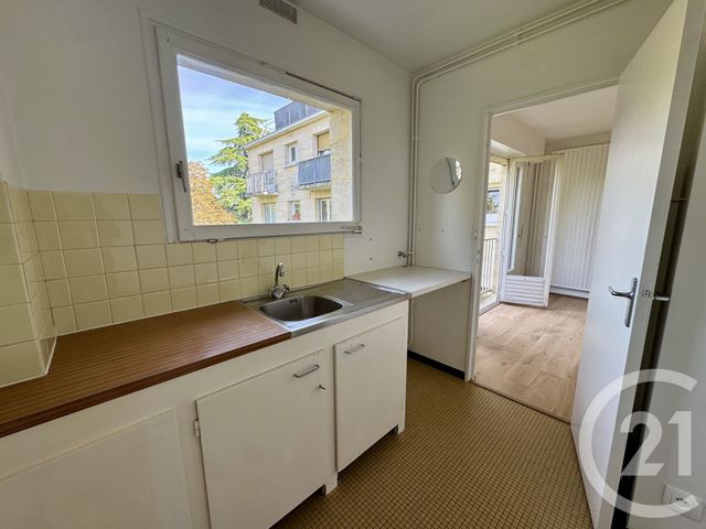 Appartement Studio à vendre - 1 pièce - 28,40 m2 - Fontainebleau - 77 - ILE-DE-FRANCE