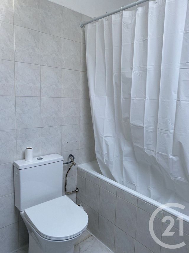 Appartement &agrave; louer - 4 pi&egrave;ces - 52,10 m2 - Fontainebleau - 77 - ILE-DE-FRANCE