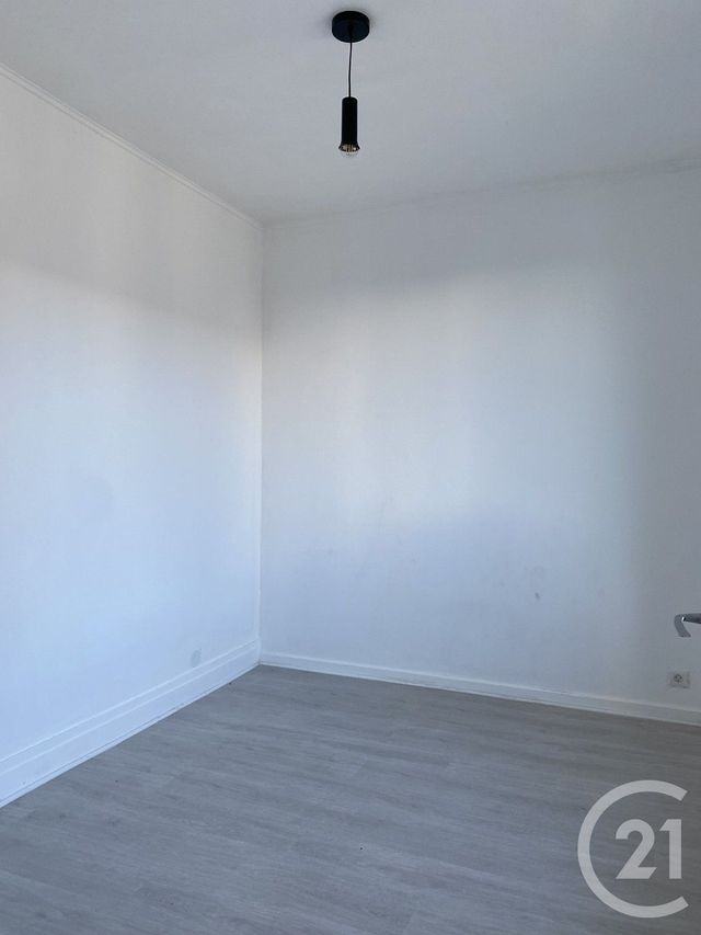 Appartement &agrave; louer - 4 pi&egrave;ces - 52,10 m2 - Fontainebleau - 77 - ILE-DE-FRANCE
