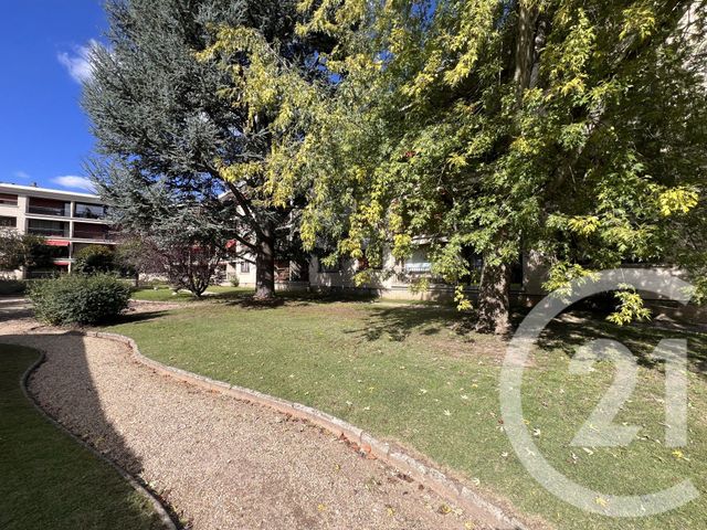 Appartement à vendre - 3 pièces - 60,31 m2 - Fontainebleau - 77 - ILE-DE-FRANCE