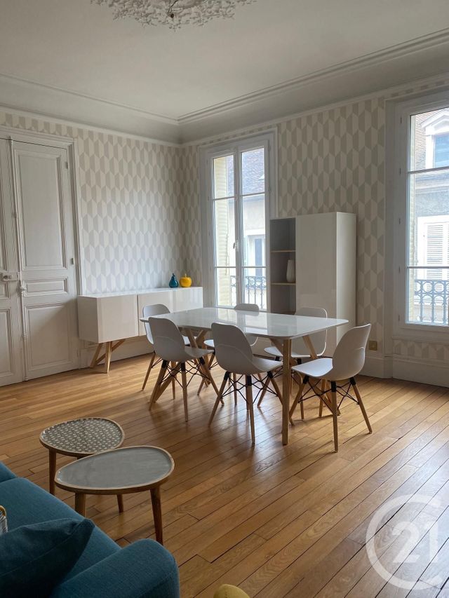 Appartement à louer - 3 pièces - 88,84 m2 - Fontainebleau - 77 - ILE-DE-FRANCE