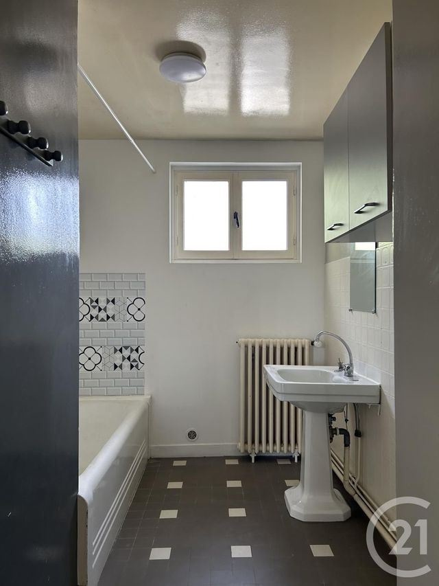 Appartement à louer - 4 pièces - 83,75 m2 - Avon - 77 - ILE-DE-FRANCE