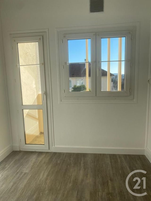 Appartement à vendre - 2 pièces - 41,74 m2 - Fontainebleau - 77 - ILE-DE-FRANCE