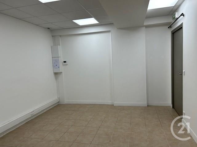 Commerce à louer - 25 m2 - 77 - ILE-DE-FRANCE