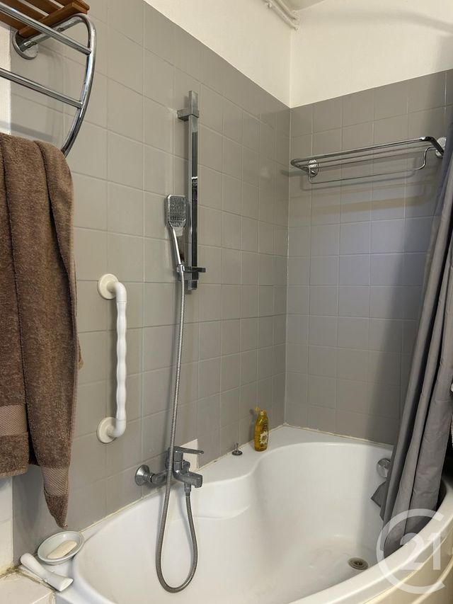 Afficher la photo en grand Appartement F4 à louer - 5 pièces - 97,52 m2 - Fontainebleau - 77 - ILE-DE-FRANCE