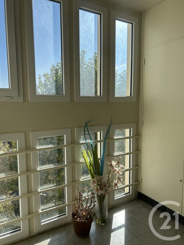 Afficher la photo en grand Appartement à vendre - 5 pièces - 74,79 m2 - Fontainebleau - 77 - ILE-DE-FRANCE