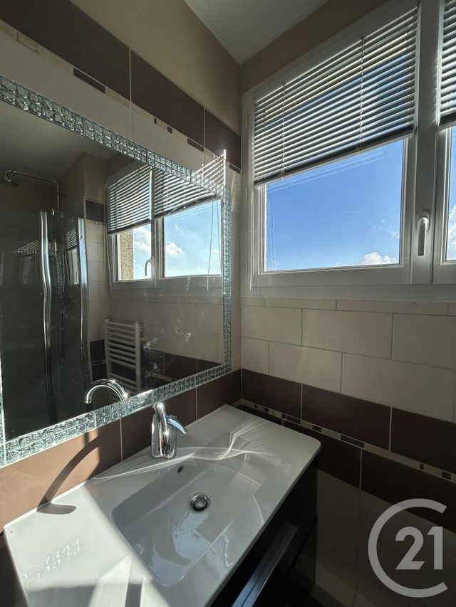 Afficher la photo en grand Appartement à vendre - 5 pièces - 74,79 m2 - Fontainebleau - 77 - ILE-DE-FRANCE