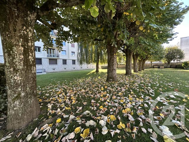 Afficher la photo en grand Appartement à vendre - 5 pièces - 74,79 m2 - Fontainebleau - 77 - ILE-DE-FRANCE