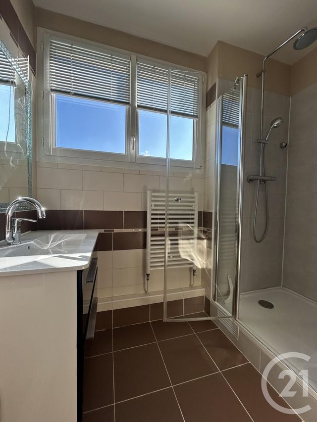 Afficher la photo en grand Appartement à vendre - 5 pièces - 74,79 m2 - Fontainebleau - 77 - ILE-DE-FRANCE