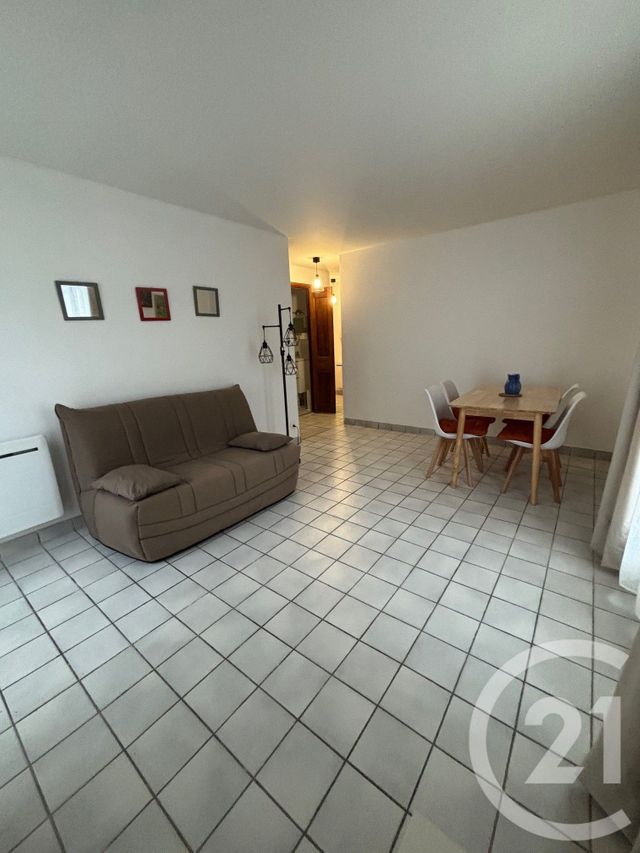 Appartement &agrave; louer - 2 pi&egrave;ces - 38,66 m2 - Fontainebleau - 77 - ILE-DE-FRANCE