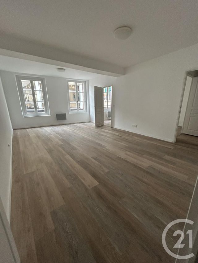 Appartement &agrave; louer - 3 pi&egrave;ces - 65,54 m2 - Melun - 77 - ILE-DE-FRANCE