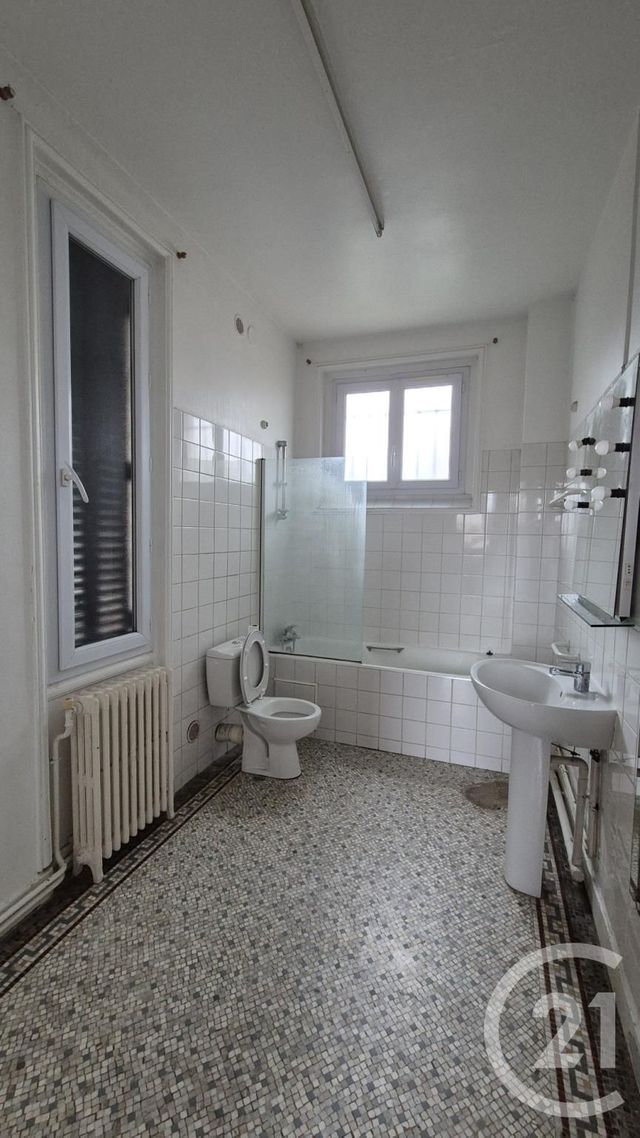 Maison &agrave; louer - 9 pi&egrave;ces - 163,70 m2 - Fontainebleau - 77 - ILE-DE-FRANCE