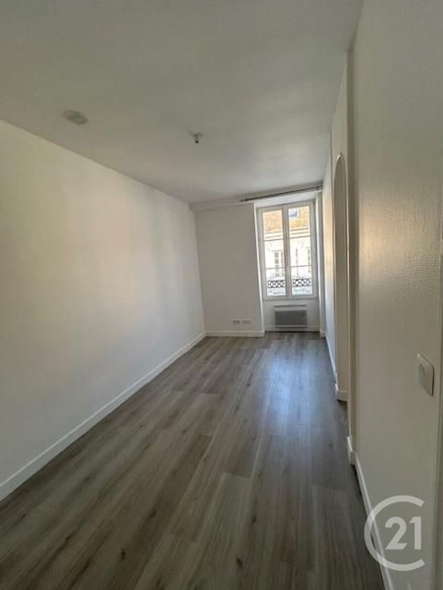 Appartement &agrave; louer - 3 pi&egrave;ces - 69,47 m2 - Fontainebleau - 77 - ILE-DE-FRANCE